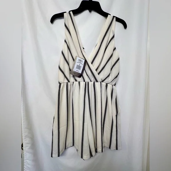 Lily Rose Striped Romper (Size S, NWT) - Picture 3 of 5